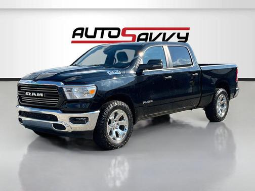 Diamond Black Crystal Pearlcoat 2023 RAM 1500 Big Horn/Lone Star