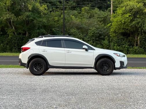 Crystal White Pearl 2019 Subaru Crosstrek 2.0i Premium