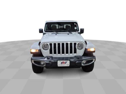 Bright White Clearcoat 2021 Jeep Gladiator Overland