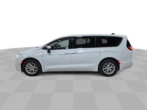 Bright White Clearcoat 2023 Chrysler Pacifica Touring L