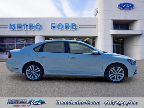 Pure White 2019 Volkswagen Passat 2.0T Wolfsburg
