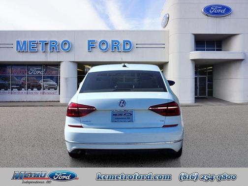 Pure White 2019 Volkswagen Passat 2.0T Wolfsburg