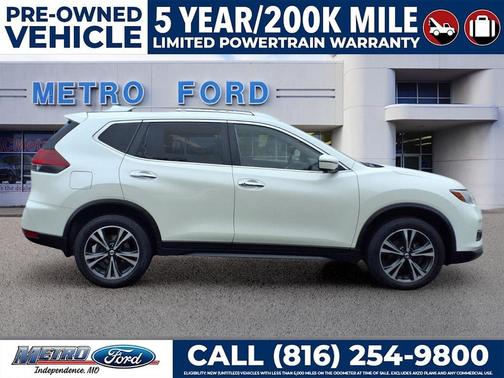 White 2019 Nissan Rogue SV