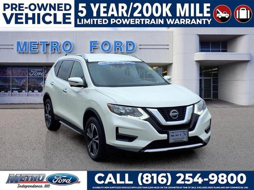 White 2019 Nissan Rogue SV