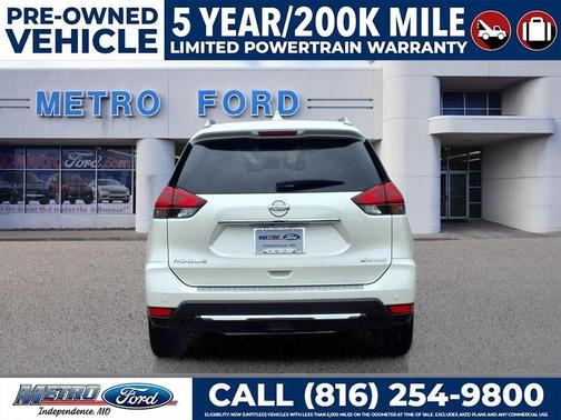 White 2019 Nissan Rogue SV