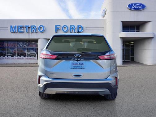 Iconic Silver Metallic 2023 Ford Edge SEL