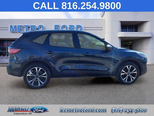 Blue Metallic 2022 Ford Escape SE