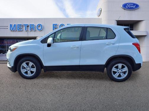 Summit White 2020 Chevrolet Trax LS