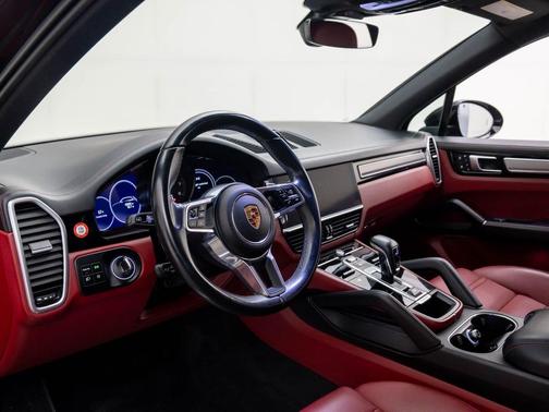 2023 Porsche Cayenne Platinum Edition