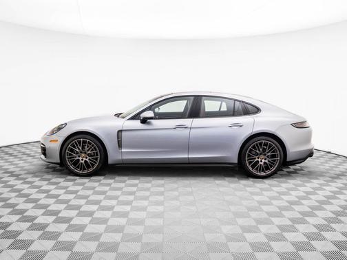 2022 Porsche Panamera 4 Platinum Edition