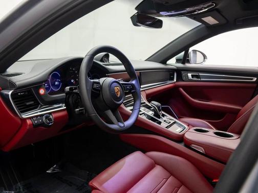 2022 Porsche Panamera 4 Platinum Edition