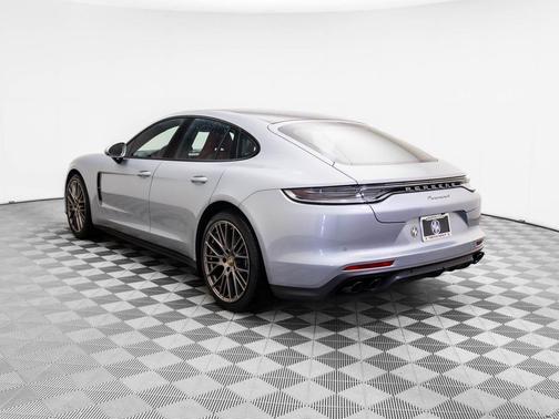 2022 Porsche Panamera 4 Platinum Edition