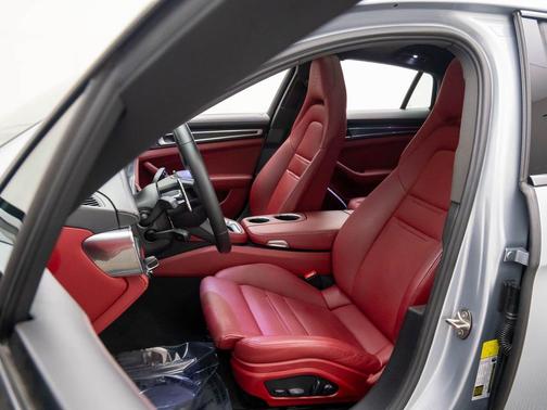 2022 Porsche Panamera 4 Platinum Edition