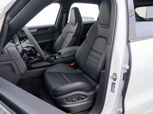 2026 Porsche Cayenne GTS