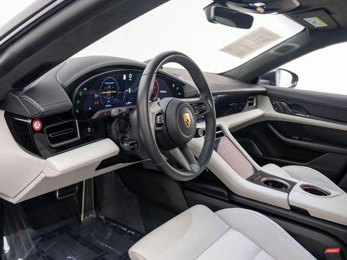 2022 Porsche Taycan Turbo