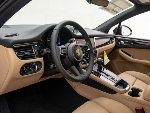 Copper Ruby Metallic 2026 Porsche Macan Macan
