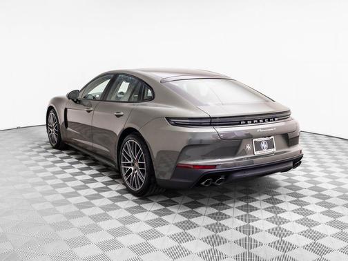 2026 Porsche Panamera 4