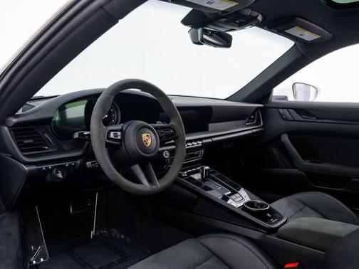 2024 Porsche 911 Carrera 4 GTS