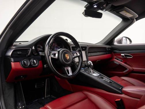 2018 Porsche 911 Carrera GTS