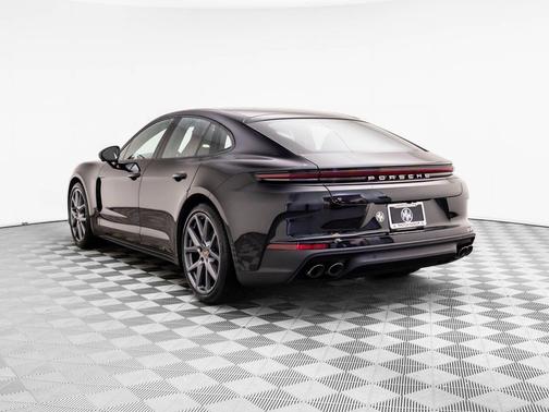 2026 Porsche Panamera 4