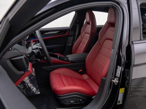 2026 Porsche Panamera 4