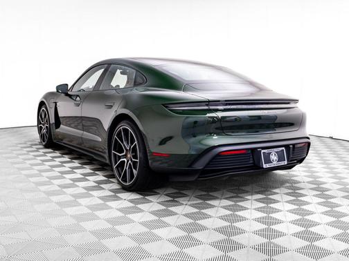 Oak Green Metallic Neo 2026 Porsche Taycan 4