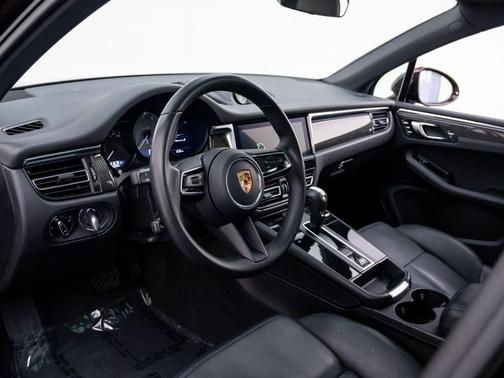 Copper Ruby Metallic 2023 Porsche Macan Macan