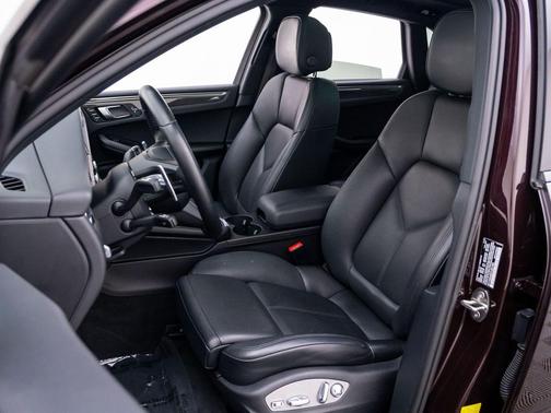 Copper Ruby Metallic 2023 Porsche Macan Macan