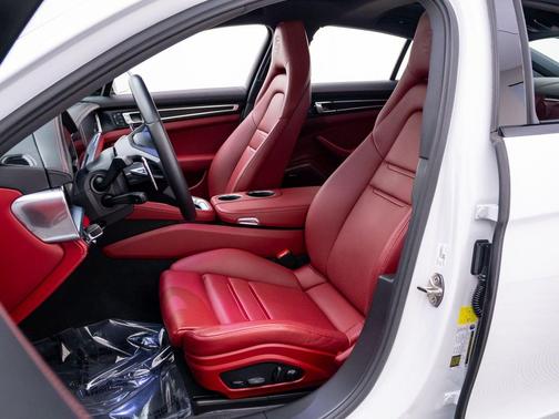 Carrara White Metallic 2023 Porsche Panamera 4 Platinum Edition