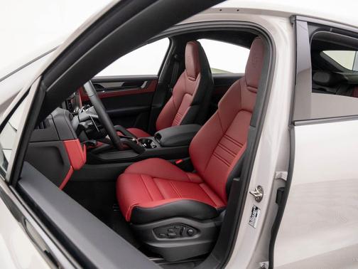 2026 Porsche Cayenne GTS