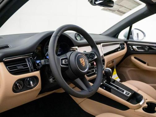 Dolomite Silver Metallic 2026 Porsche Macan Macan