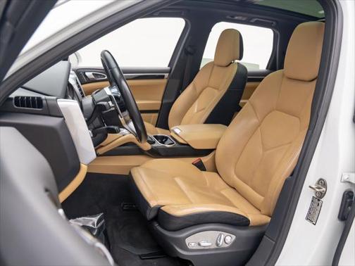2016 Porsche Cayenne Base