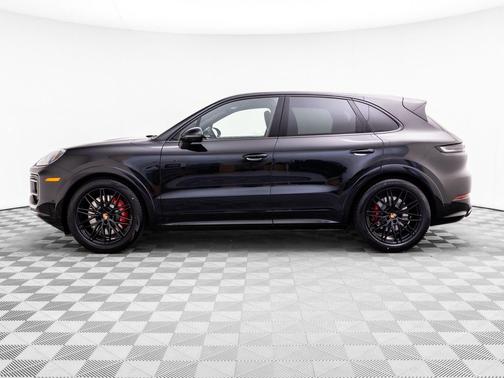 Chromite Black Metallic 2026 Porsche Cayenne GTS