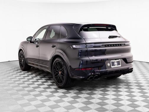 Chromite Black Metallic 2026 Porsche Cayenne GTS