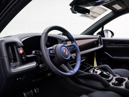 Chromite Black Metallic 2026 Porsche Cayenne GTS
