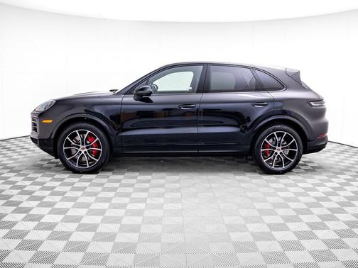Chromite Black Metallic 2026 Porsche Cayenne S