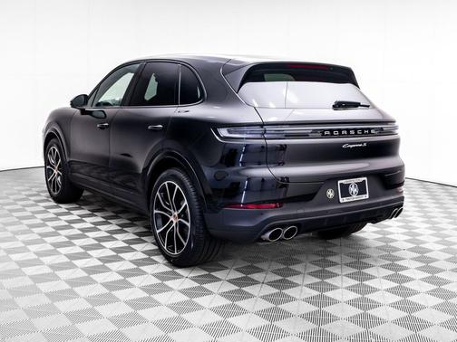 Chromite Black Metallic 2026 Porsche Cayenne S