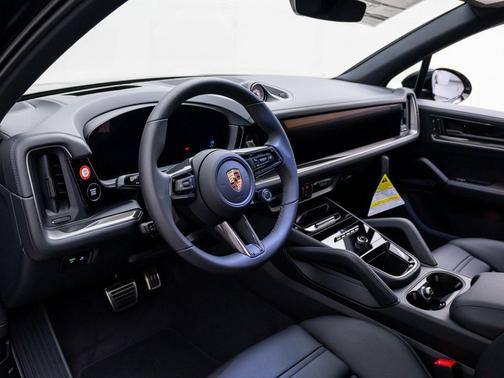 Chromite Black Metallic 2026 Porsche Cayenne S