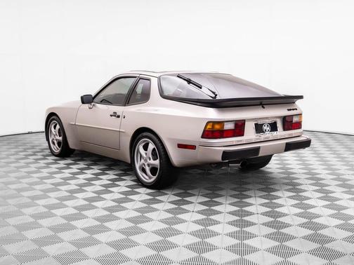 1987 Porsche 944 