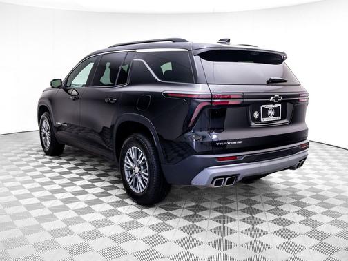 Mosaic Black Metallic 2026 Chevrolet Traverse LT