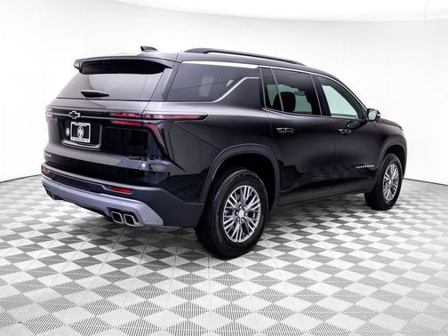Mosaic Black Metallic 2026 Chevrolet Traverse LT