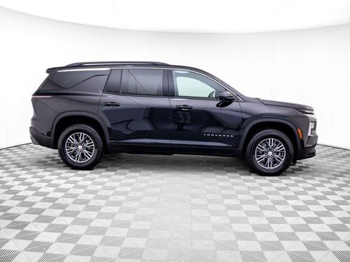 Mosaic Black Metallic 2026 Chevrolet Traverse LT