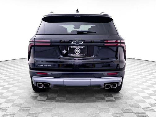 Mosaic Black Metallic 2026 Chevrolet Traverse LT