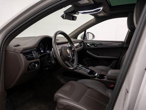 2023 Porsche Macan 