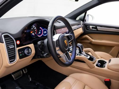 White 2022 Porsche Cayenne Platinum Edition