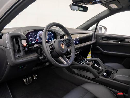 2025 Porsche Cayenne GTS
