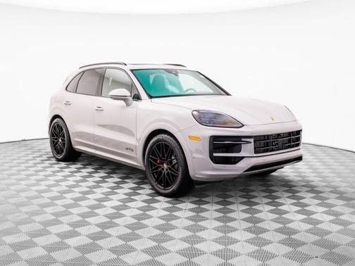 2025 Porsche Cayenne GTS