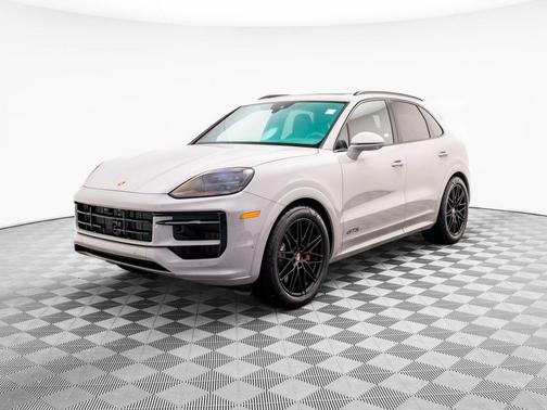 2025 Porsche Cayenne GTS
