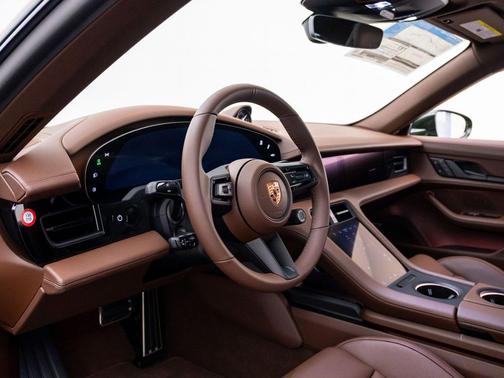 Oak Green Metallic Neo 2026 Porsche Taycan 4