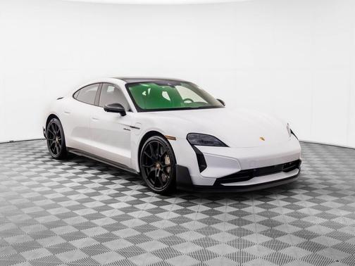 2025 Porsche Taycan Turbo